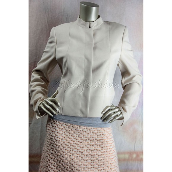 $2990 NWT AKRIS Tan Beige Wool Crepe Crop Fitted Jacket 10